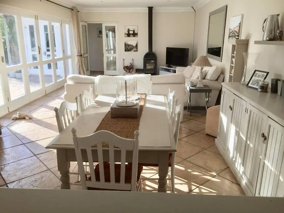 Light & Spacious Family Home Cape Town Holiday home